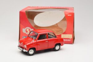 Goggomobil T 250 Rosso Revell 1:18 08952 Pressofusione — immagine 7 di 7