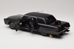 Chrysler Imperial Black Beauty Green Hornet TV Series AUTOart 1:18 71546 Pressofusione — immagine 5 di 8