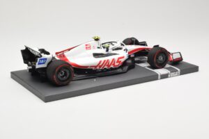 Haas VF-22 #47 M. Schumacher Bahrain GP 2022 Minichamps 1:18 117220147 Pressofusione — immagine 3 di 6