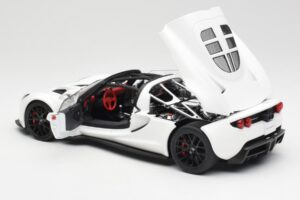 Hennessey Venom GT Bianco AUTOart 1:18 75404 Pressofusione — immagine 5 di 8