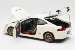 Honda Integra DC5 Type R Mugen Bianco AUTOart 1:18 73251 Pressofusione — immagine 5 di 8