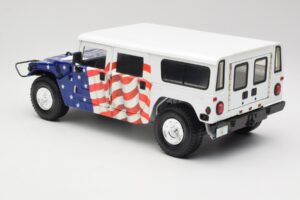 Hummer H1 AM General Gore-Lieberman Humvee America Exoto 1:18 01807 Pressofusione — immagine 7 di 8