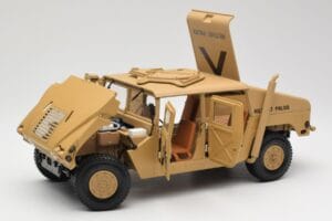 Hummer H1 AM General Military Police Exoto 1:18 01801 Pressofusione — immagine 2 di 8