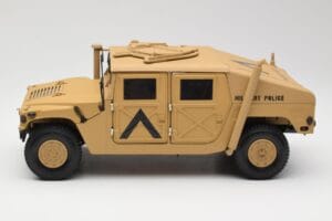 Hummer H1 AM General Military Police Exoto 1:18 01801 Pressofusione — immagine 4 di 8