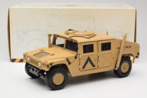 Hummer H1 AM General Military Police Exoto 1:18 01801 Pressofusione — immagine 8 di 8