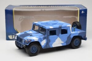 Hummer H1 Humvee Blu & Bianco Motormax 1:18 73157 Pressofusione — immagine 8 di 8