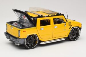 Hummer H2 SUT Concept Giallo Maisto 1:18 31067 Pressofusione — immagine 3 di 8
