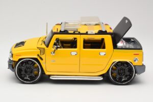 Hummer H2 SUT Concept Giallo Maisto 1:18 31067 Pressofusione — immagine 4 di 8