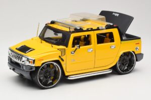Hummer H2 SUT Concept Giallo Maisto 1:18 31067 Pressofusione