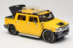 Hummer H2 SUT Concept Giallo Maisto 1:18 31067 Pressofusione — immagine 6 di 8