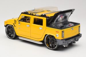 Hummer H2 SUT Concept Giallo Maisto 1:18 31067 Pressofusione — immagine 7 di 8