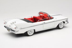 Imperial Crown Cabriolet Bianco Road Signature 1:18 20138 Pressofusione — immagine 3 di 8