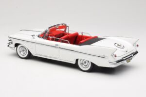 Imperial Crown Cabriolet Bianco Road Signature 1:18 20138 Pressofusione — immagine 7 di 8