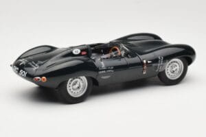 Jaguar D-Type Short Nose Verde AUTOart 1:18 73561 Pressofusione — immagine 2 di 6