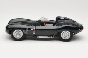 Jaguar D-Type Short Nose Verde AUTOart 1:18 73561 Pressofusione — immagine 3 di 6