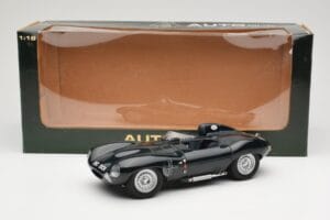 Jaguar D-Type Short Nose Verde AUTOart 1:18 73561 Pressofusione — immagine 6 di 6