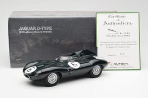 Jaguar D-Type #6 M. Hawthorn / I. Bueb Team Jaguar Cars Ltd 24 Hours of Le Mans 1955 AUTOart 1:18 85586 Pressofusione — immagine 6 di 6