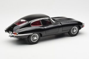 Jaguar E-Type 3.8 Series 1 Nero Kyosho 1:18 08954BK Pressofusione — immagine 3 di 8