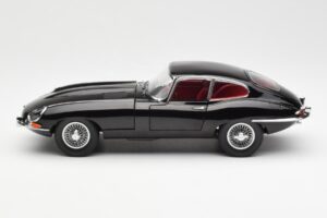 Jaguar E-Type 3.8 Series 1 Nero Kyosho 1:18 08954BK Pressofusione — immagine 4 di 8