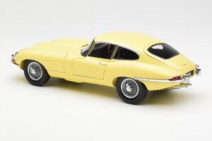 Jaguar E-Type 3.8 Series 1 Giallo Chiaro Kyosho 1:18 08954LY Pressofusione — immagine 7 di 8