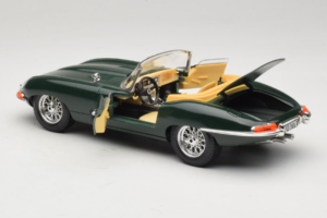 Jaguar E-Type Cabriolet Verde Bburago 1:18 3026 Pressofusione — immagine 5 di 8
