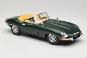 Jaguar E-Type Cabriolet Verde Bburago 1:18 3026 Pressofusione — immagine 6 di 8