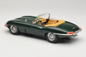 Jaguar E-Type Cabriolet Verde Bburago 1:18 3026 Pressofusione — immagine 7 di 8