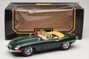 Jaguar E-Type Cabriolet Verde Bburago 1:18 3026 Pressofusione — immagine 8 di 8