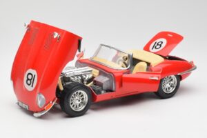 Jaguar E-Type Cabriolet Rosso Bburago 1:18 3016 Pressofusione — immagine 2 di 8