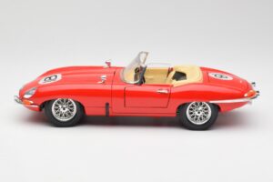 Jaguar E-Type Cabriolet Rosso Bburago 1:18 3016 Pressofusione — immagine 4 di 8