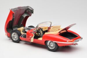 Jaguar E-Type Cabriolet Rosso Bburago 1:18 3016 Pressofusione — immagine 5 di 8
