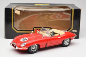 Jaguar E-Type Cabriolet Rosso Bburago 1:18 3016 Pressofusione — immagine 8 di 8
