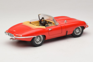 Jaguar E-Type Series 1 Cabriolet Rosso Bburago 1:18 3038 Pressofusione — immagine 3 di 8