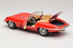 Jaguar E-Type Series 1 Cabriolet Rosso Bburago 1:18 3038 Pressofusione — immagine 5 di 8