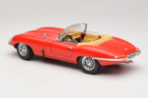Jaguar E-Type Series 1 Cabriolet Rosso Bburago 1:18 3038 Pressofusione — immagine 6 di 8