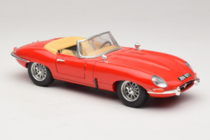 Jaguar E-Type Series 1 Cabriolet Rosso Bburago 1:18 3038 Pressofusione — immagine 7 di 8