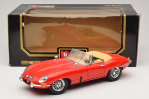 Jaguar E-Type Series 1 Cabriolet Rosso Bburago 1:18 3038 Pressofusione — immagine 8 di 8