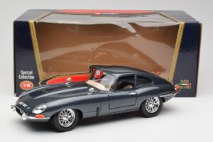 Jaguar E-Type Series 1 Verde Bburago 1:18 3018-M1 Pressofusione — immagine 2 di 8
