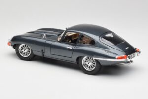 Jaguar E-Type Series 1 Verde Bburago 1:18 3018-M1 Pressofusione — immagine 4 di 8