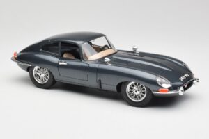 Jaguar E-Type Series 1 Verde Bburago 1:18 3018-M1 Pressofusione — immagine 6 di 8