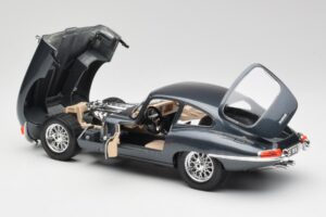 Jaguar E-Type Series 1 Verde Bburago 1:18 3018-M1 Pressofusione — immagine 7 di 8
