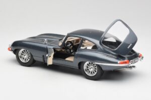 Jaguar E-Type Grigio Bburago 1:18 30018 Pressofusione — immagine 5 di 8