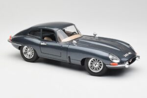 Jaguar E-Type Grigio Bburago 1:18 30018 Pressofusione — immagine 6 di 8