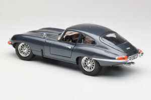 Jaguar E-Type Grigio Bburago 1:18 30018 Pressofusione — immagine 7 di 8