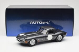Jaguar E-Type Series 1 Coupe Lightweight Grigio Scuro AUTOart 1:18 73647 Pressofusione — immagine 8 di 8