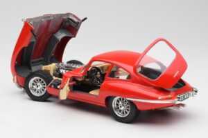 Jaguar E-Type Rosso Bburago 1:18 3018 Pressofusione — immagine 5 di 8