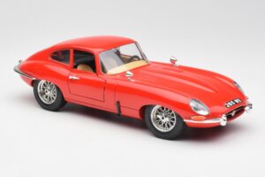 Jaguar E-Type Rosso Bburago 1:18 3018 Pressofusione — immagine 6 di 8