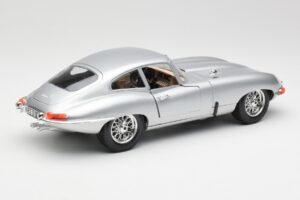 Jaguar E-Type Series 1 Argento Bburago 1:18 3018-M2 Pressofusione — immagine 3 di 8