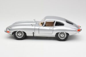 Jaguar E-Type Series 1 Argento Bburago 1:18 3018-M2 Pressofusione — immagine 4 di 8
