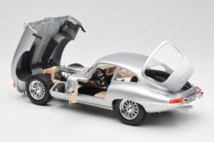 Jaguar E-Type Series 1 Argento Bburago 1:18 3018-M2 Pressofusione — immagine 5 di 8